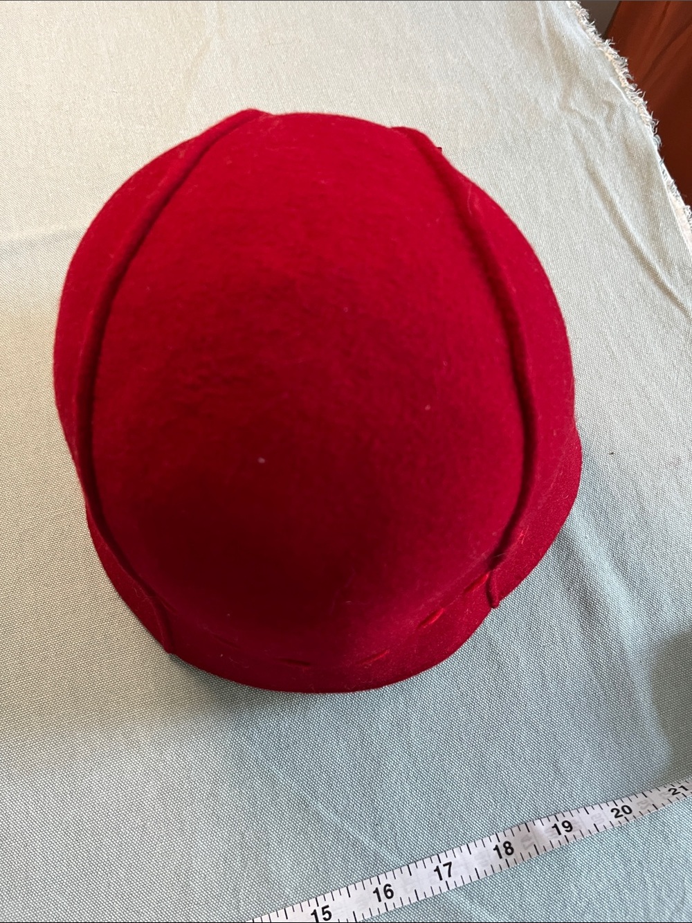 Women's Red Felt Cloche Hat with Bow - Picture 2 of 3